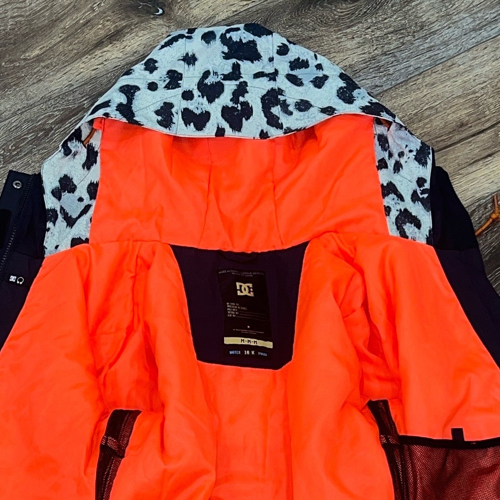 DC Cruiser Snow Leopard Women's Ski Snowboard
Jacket šāļøšæāļøā·ļø - Picture 15 of 16
